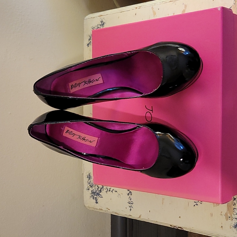 Betsey Johnson 7.5 Patent Leather Deeva Heel